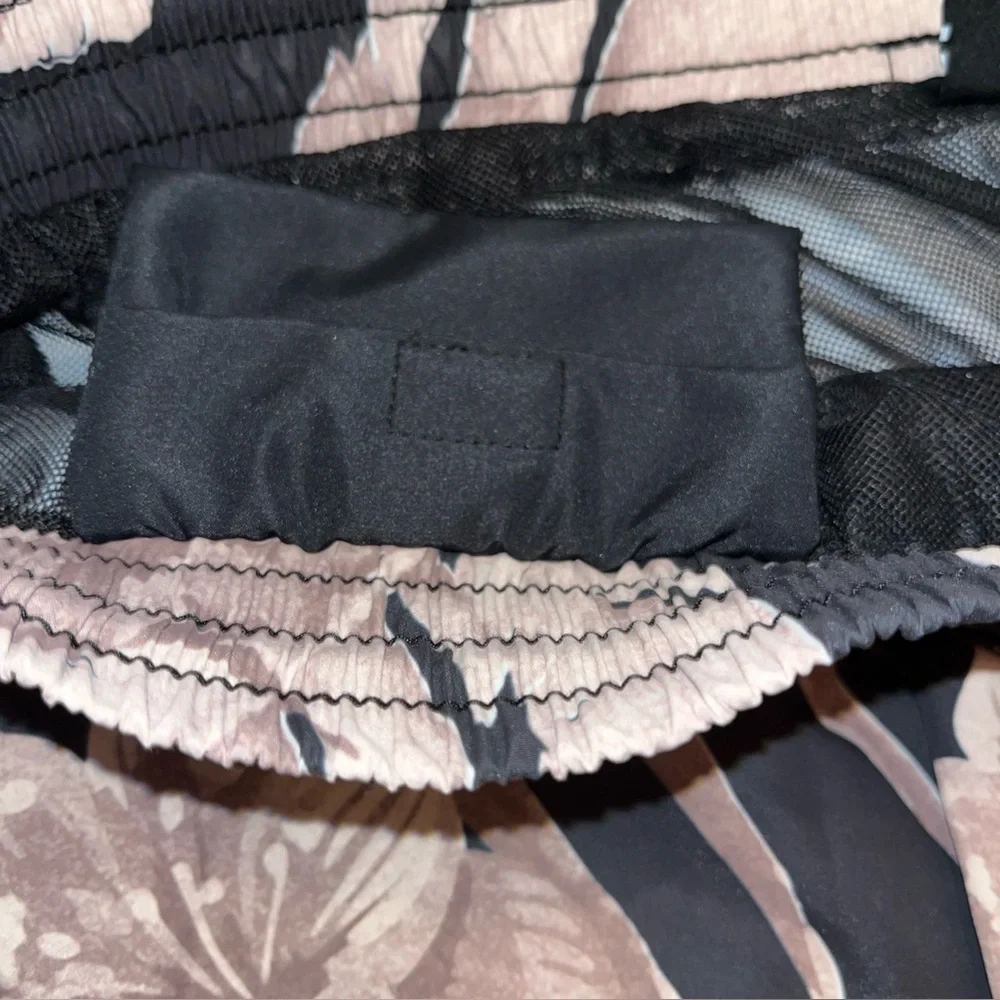 HUGO BOSS QUICK-DRY Pirhana Abstract Floral BOSS Patch Swim Trunks NWT